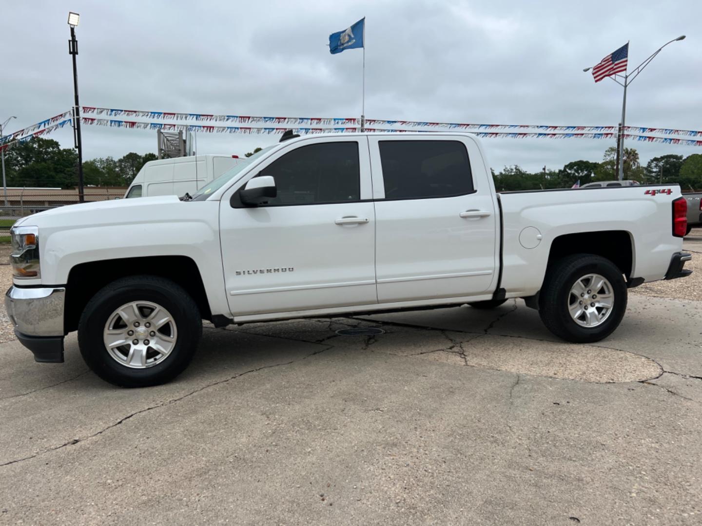 2018 White /Gray Chevrolet Silverado 1500 LT (3GCUKREC2JG) with an 5.3L V8 engine, Automatic transmission, located at 4520 Airline Hwy, Baton Rouge, LA, 70805, (225) 357-1497, 30.509325, -91.145432 - 2018 Chevrolet Silverado Crew Cab LT 4X4 5.3 V8 Gas, 142K Miles, Power Windows, Locks & Mirrors, Cold A/C, Transmission Has 12 Month Warranty, Tow Pkg, Good Tires. FOR INFO PLEASE CONTACT JEFF AT 225 357-1497 CHECK OUT OUR A+ RATING WITH THE BETTER BUSINESS BUREAU WE HAVE BEEN A FAMILY OWNED AND OPE - Photo#1